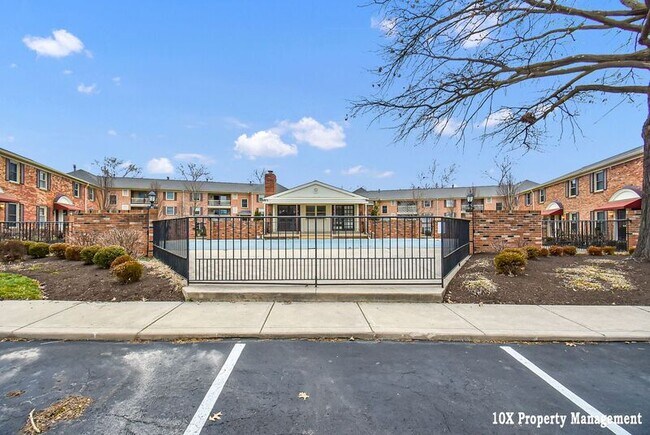 Building Photo - 911 Manor Ln