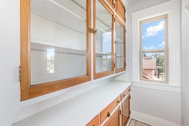 Building Photo - Modern Comfort Meets Prime Oakley Living –...