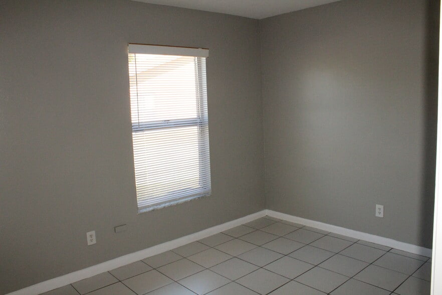 Building Photo - 1811 SE 15th Pl