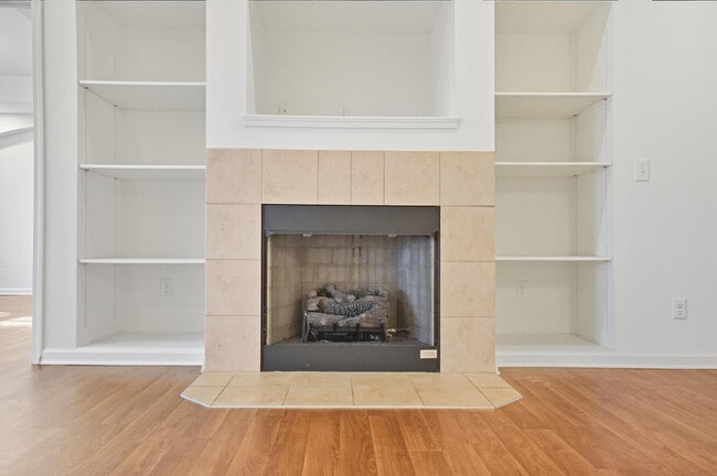 Building Photo - 5468 Nottinghamshire Ln