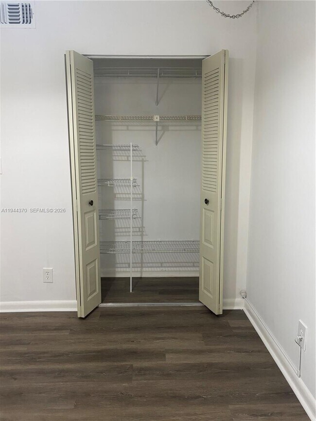 Building Photo - 10023 Winding Lake Rd