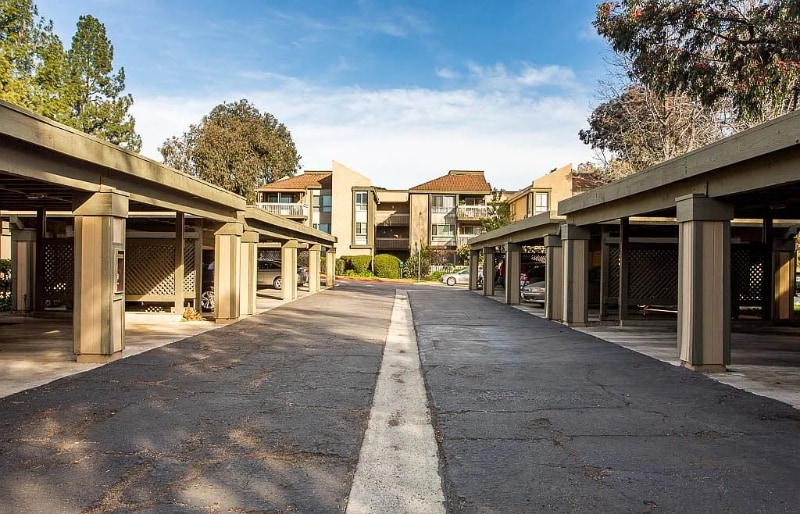 Building Photo - 801 Pinetree Cir