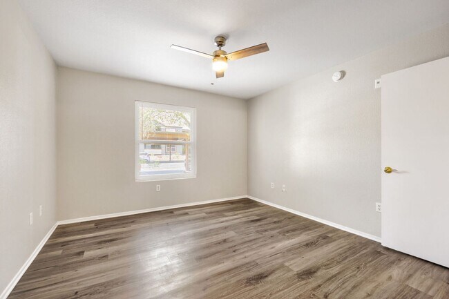 Building Photo - 555 E Silverado Ranch Blvd