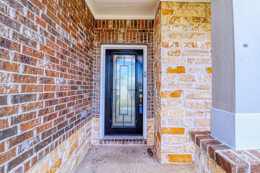 Building Photo - 8106 Royal Palm Ct