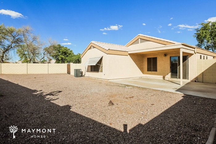 Building Photo - 1906 S Valley Dr