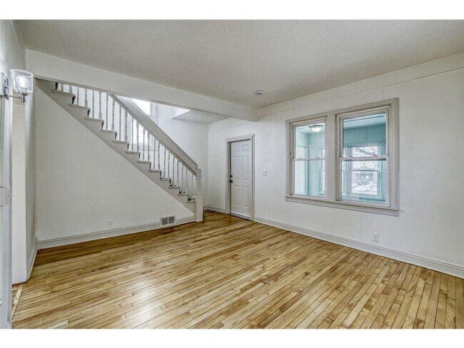 Building Photo - 610 Fairview Ave N