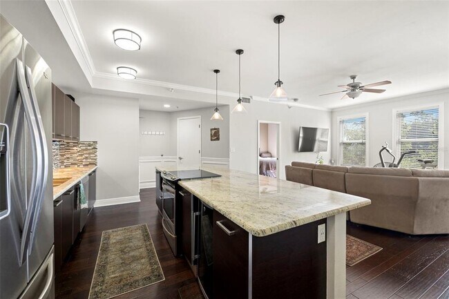 Building Photo - 205 5th Ave N