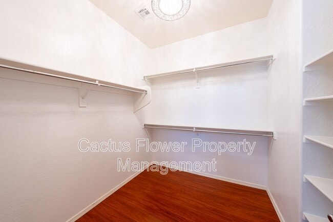 Building Photo - 1497 E Indigo St