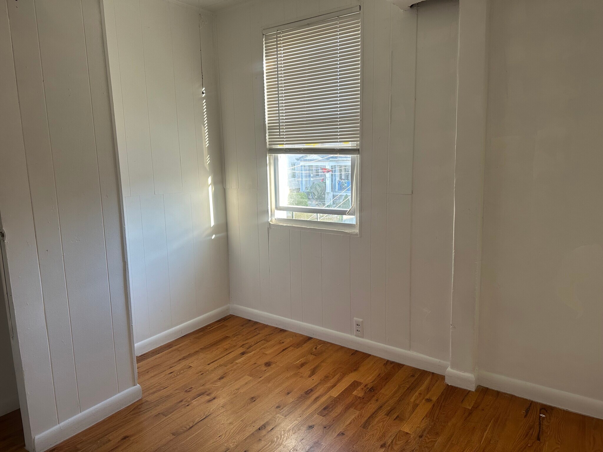 Building Photo - 131 Sayre St