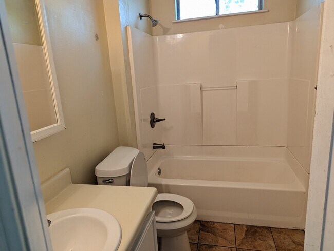 Building Photo - 304 Westfield Dr