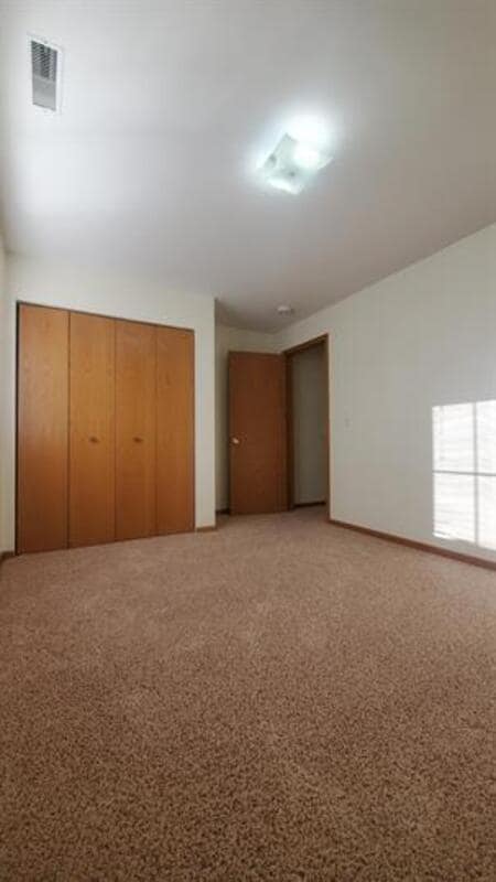 Building Photo - 6601 Creekside Dr NE