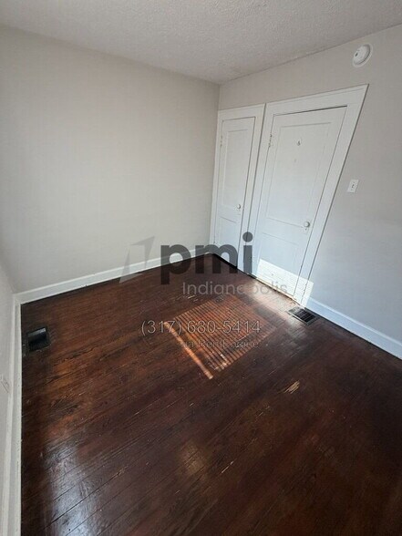 Building Photo - 943 N Drexel Ave