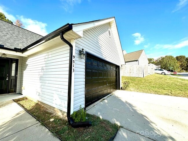 Building Photo - 9513 Isaac Hunter Dr