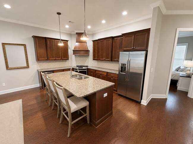 Building Photo - Pinnacle Park Townhomes -- Furnished, Utilities Included
