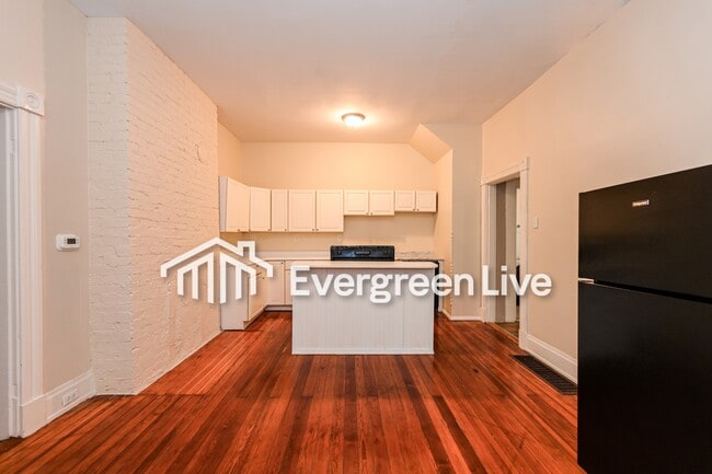 Building Photo - 508 E 21st St