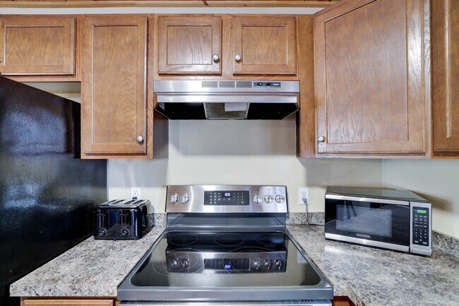 Building Photo - 255 Hillary Dr W