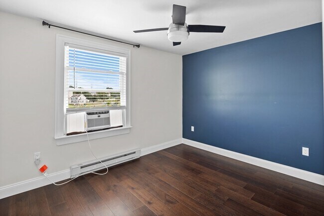 Building Photo - 37 Canal St