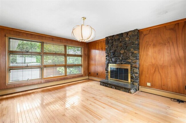 Building Photo - 2 Wardlaw Ct