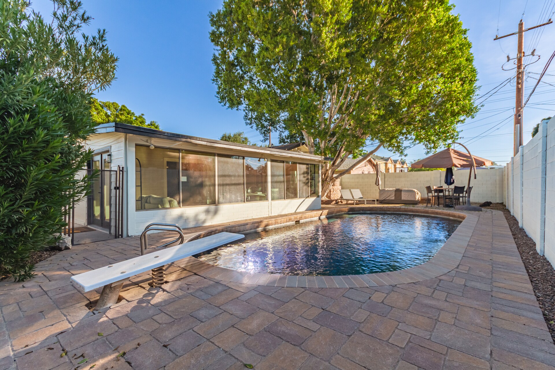 Building Photo - 1935 E Coolidge St