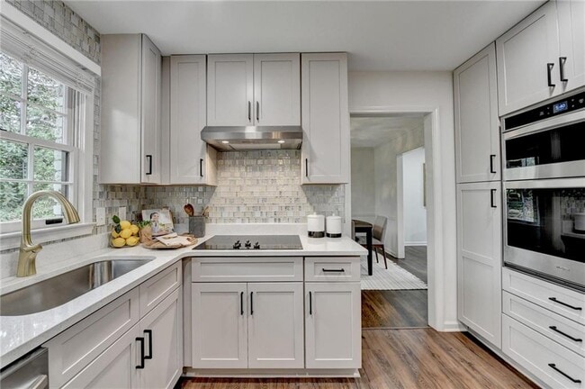 Building Photo - 1450 Cedarhurst Dr