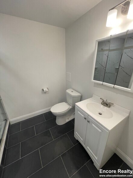 Building Photo - 31 Temple St