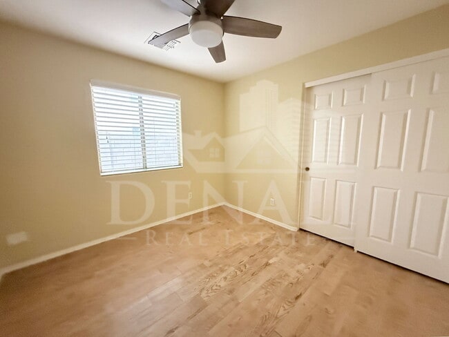 Building Photo - 1845 E Aloe Pl