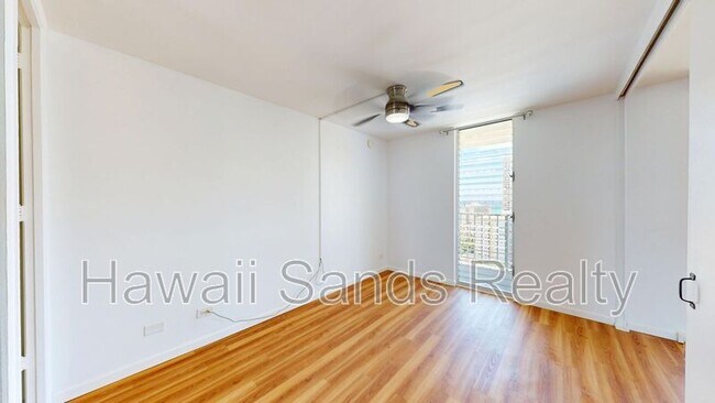 Building Photo - 2452 Tusitala St