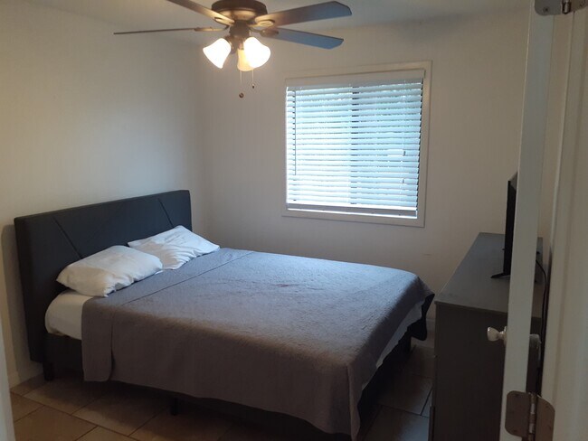 Building Photo - 2200 Hill St