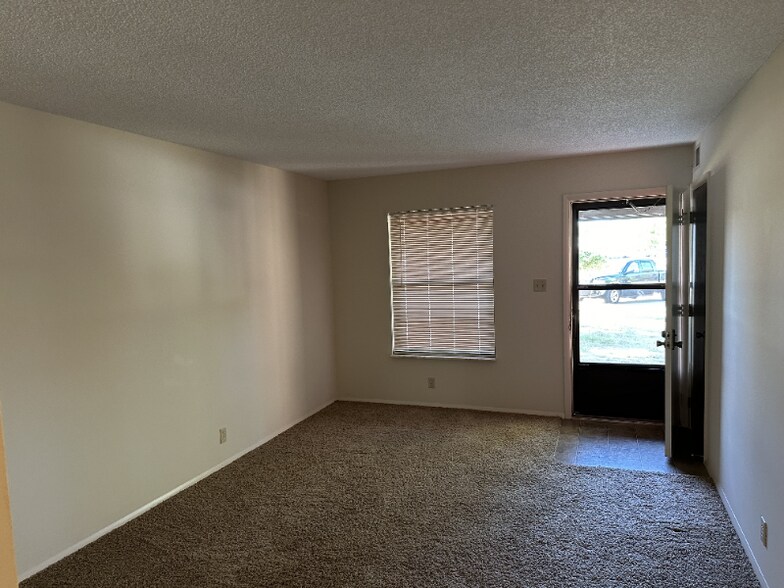 Building Photo - 606 Cumberland Dr