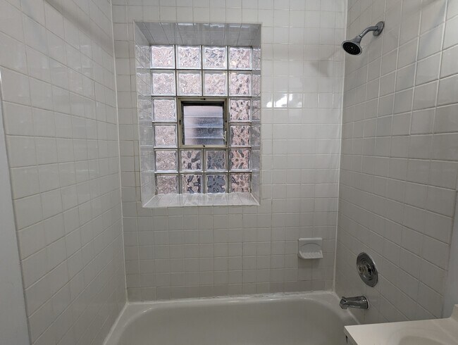 Building Photo - 1850 N Humboldt Blvd