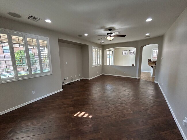Building Photo - 5411 W Rowel Rd