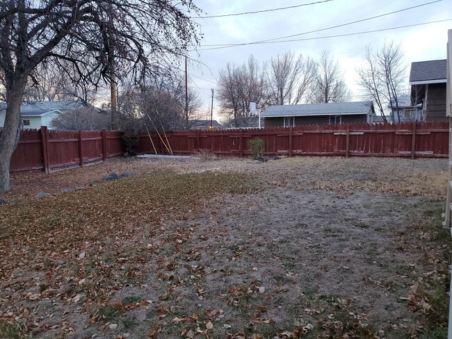 Building Photo - 826 N 12th St E