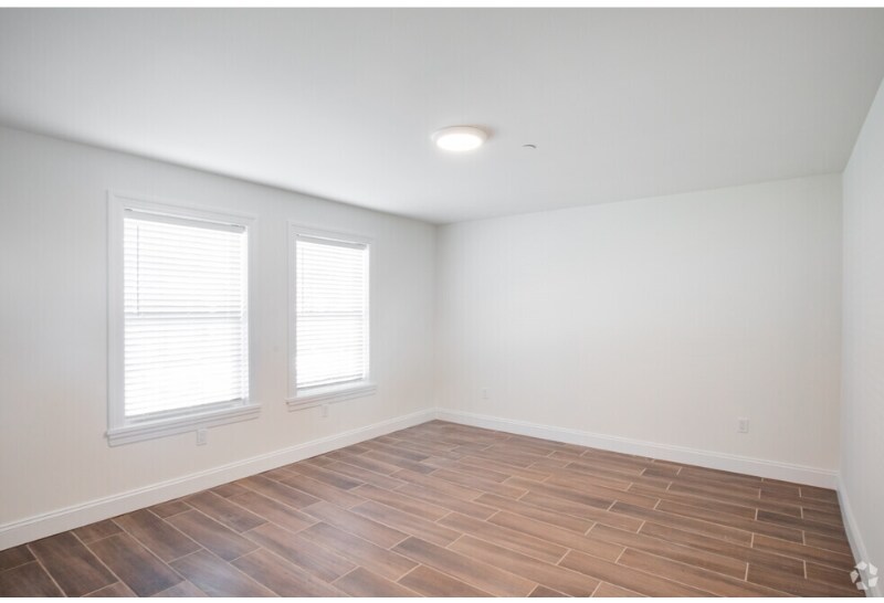 Building Photo - 1163 Montauk Hwy
