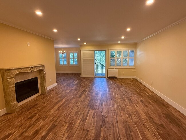 Building Photo - 2Bd/2Ba Bellevue Condo