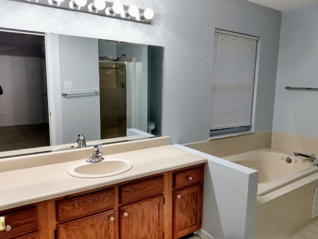 Building Photo - Maryville 37803 - COMING SOON! 3 bedroom, 2 bath, split floor plan home with a 2-car garage - Cal...