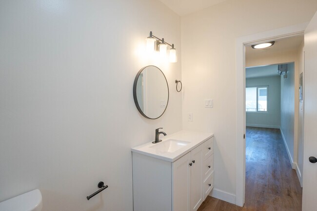 Building Photo - 821 W 167th St