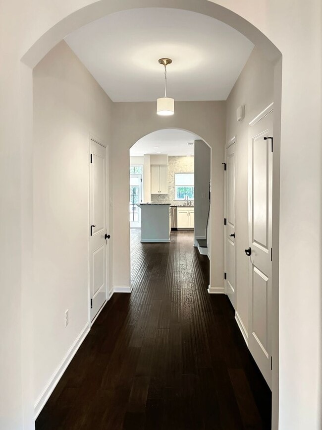 Building Photo - Modern and Luxurious 3 Bed/2.5 Bath in Atlee