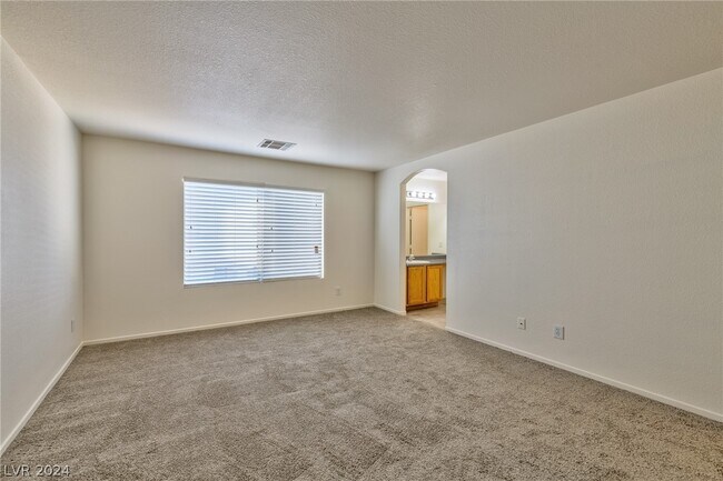 Building Photo - 4816 Englewood Ave