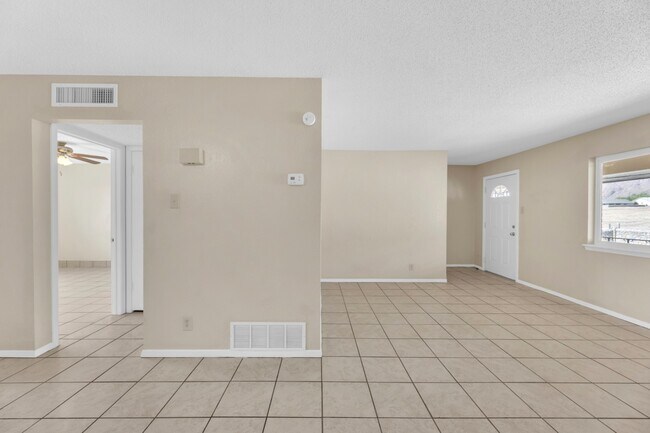 Building Photo - 3300 Hayes Ave