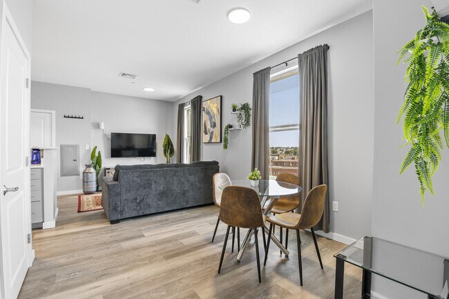 Building Photo - 95 Broadway-SI ID1240366P