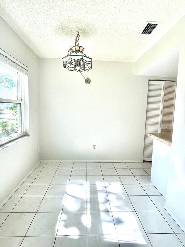 Breakfast Nook - 3405 Dumaine Ct