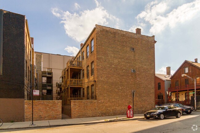 Building Photo - 2849 N Orchard