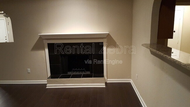 Building Photo - 2939 Longmeade Dr