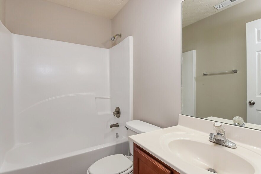 Building Photo - 906 Gardenia Curve