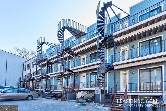 Building Photo - 4525 1/2 Georgia Avenue NW-#1