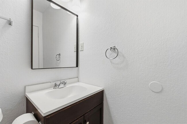 Building Photo - 7717 Elderberry Dr