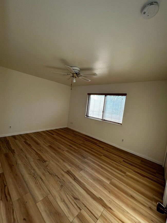 Building Photo - Charming 2-Bed, 1-Bath Condo in Kern City!