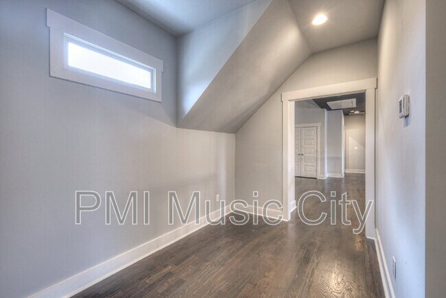 Building Photo - 1537B Battlefield Dr