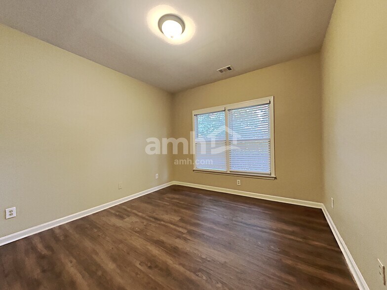 Building Photo - 2079 Sugar Springs Dr