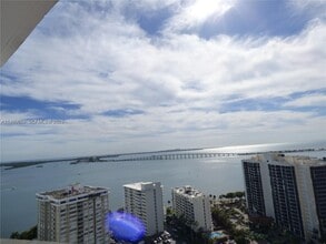 Building Photo - 185 SE 14th Terrace